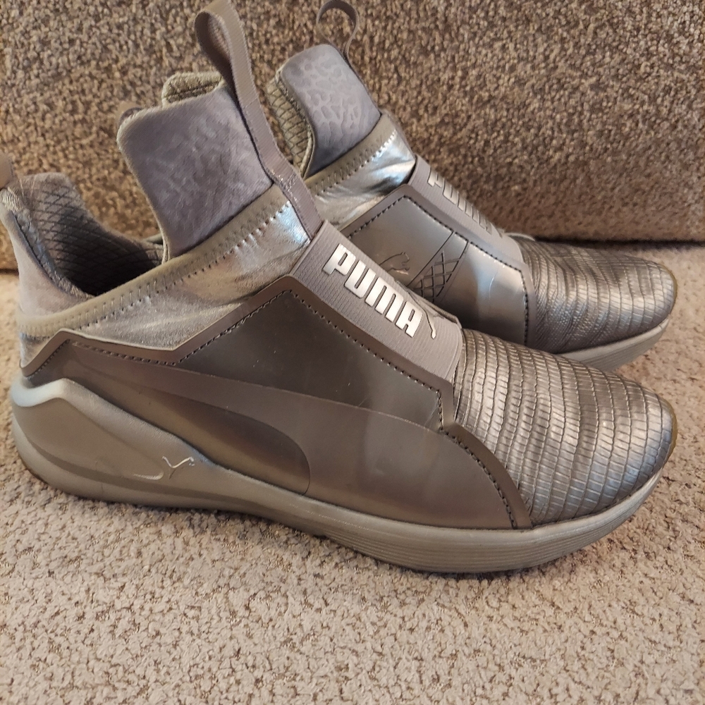 Women's puma slip on gym shoes silver size 7